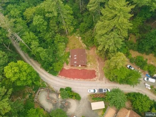 51 Pinecrest Trl, West Milford NJ  07480-1700 exterior