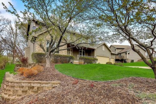 2311 Hillwood Dr, Saint Paul, MN 55119-5539