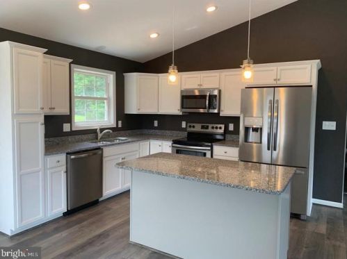 1198 Happy Ridge Dr, Front Royal VA  22630-5302 exterior