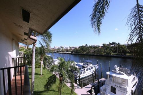 240 Captains Walk, Delray Beach FL  33483-8037 exterior