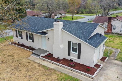 2601 Daye Dr, Greensboro NC  27406-6205 exterior