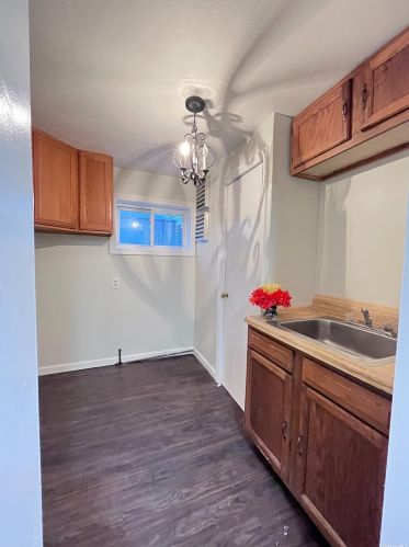 11 Ida Ln, Babylon NY  11703-1419 exterior