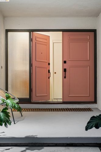 13050 Brookpark Rd, Oakland CA  94619-3504 exterior