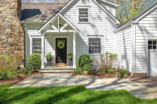 128 Blackwood Ln, Stamford, CT 06903-4707
