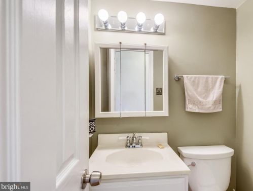 7702 Trevino Ln, Falls Church VA  22043-3507 exterior