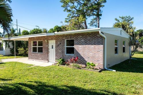 1815 30th St, Fort Pierce, FL 34947-6914