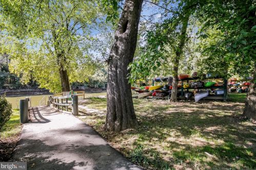 18285 Mullfield Village Ter, Leesburg VA  20176-7466 exterior