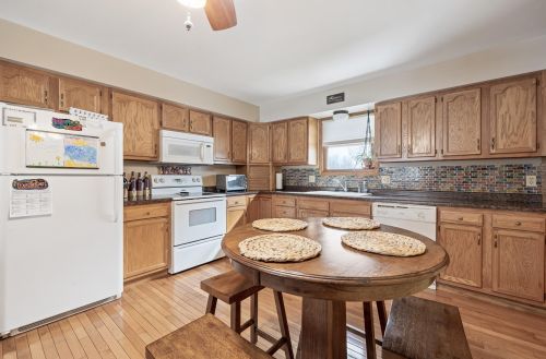 167 Paradise Dr, West Bend WI  53095-5163 exterior