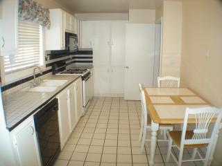 6962 San Julian Cir, Buena Park CA  90620-2955 exterior