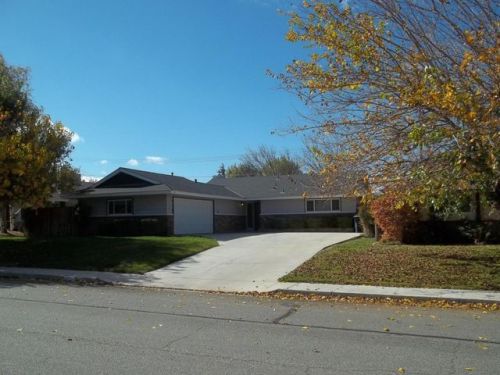 703 Mulberry St, Tehachapi, CA 93561-1926