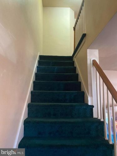 2435 Brookwood St, Harrisburg PA 17104-2112 exterior