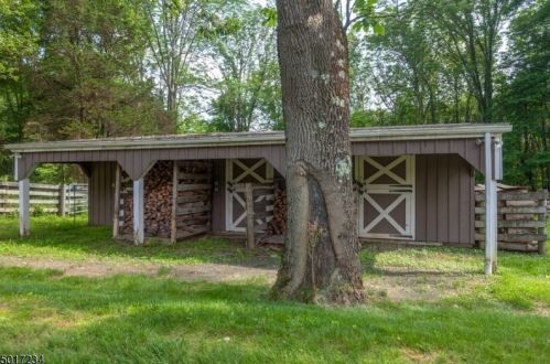 4 Alder Creek Dr, Califon NJ  07830-3001 exterior