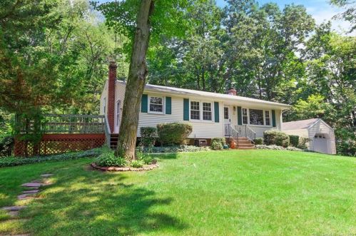 7 Adeline Dr, North Haven, CT 06473-1911