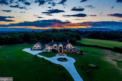 563 Locust Point Rd, Navy Sup Dpt, PA 17050-1520