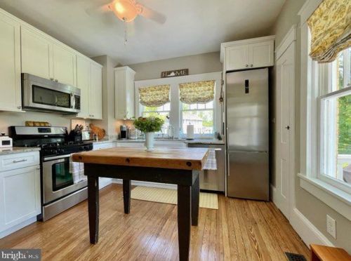 21 Loudoun St, Lovettsville VA  20180-8513 exterior