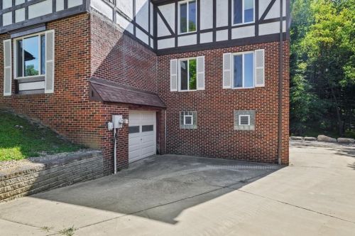 105 Lingay Ct, Glenshaw PA  15116-1035 exterior