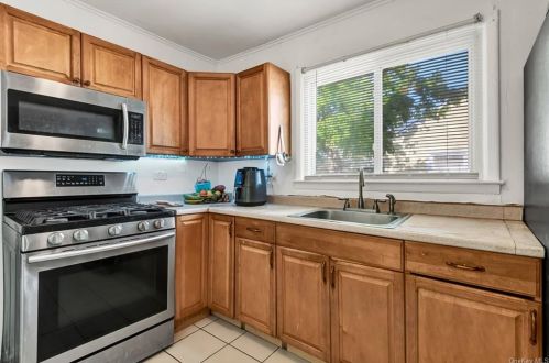 183 Booker Ave, Wheatley Heights NY  11798-4523 exterior