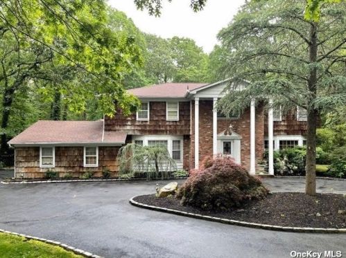 5 Hearthstone Dr, Huntington Station, NY 11746-5004