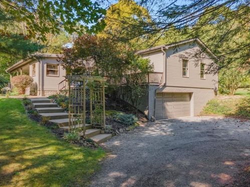 68 Forest Rd, Bradfordwoods, PA 15015-1200