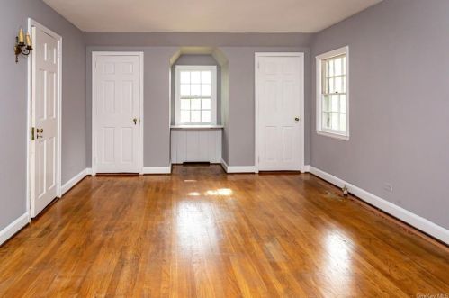 1093 Knollwood Rd, White Plains NY  10603-1100 exterior