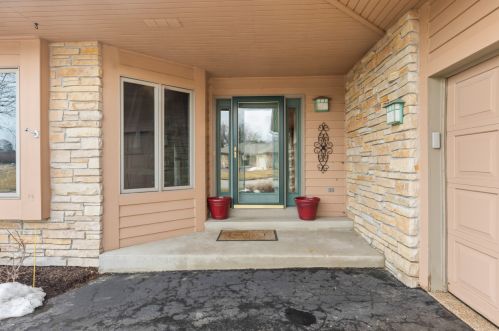 1001 Pinegrove Ct, Chenequa, WI 53029-8634