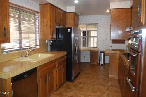 5042 Carolyn Way, Glendale CA 91214-1061 exterior