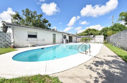 719 Nana Ave, Orlando, FL 32809-6442