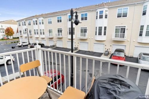 7 Holly Ln, Outwater NJ  07026-3564 exterior