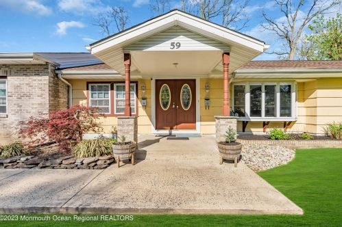 59 Reynolds Dr, Tinton Falls, NJ 07724-2325