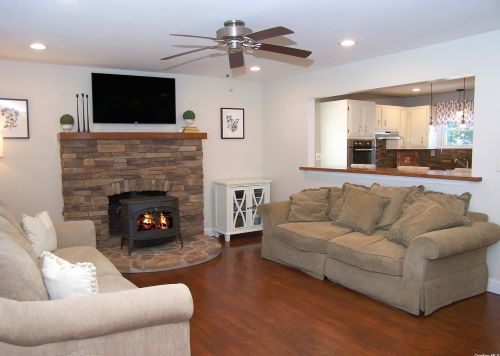 76 Chester St, Lake Grove, NY 11755-3048