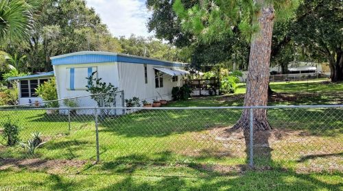 1057 Pylant Dr, Moore Haven, FL 33471-4941