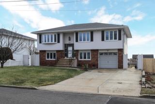 321 Oak Ave, North Lindenhurst, NY 11757-6102