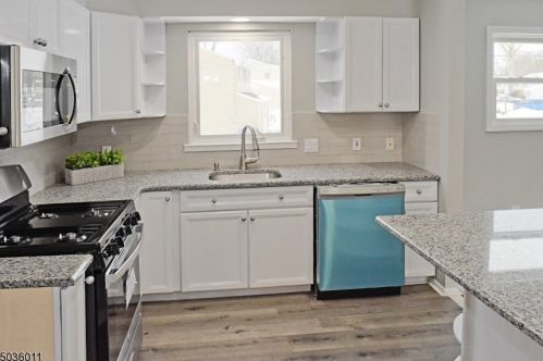 21 Clover Hill Dr, Roxbury Township NJ  07836-9557 exterior