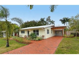 2110 Inner Cass Cir, Sarasota, FL 34231-7038