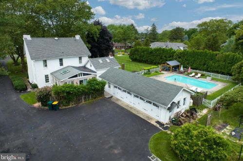 1449 Stones Crossing Rd, Easton, PA 18045-5733