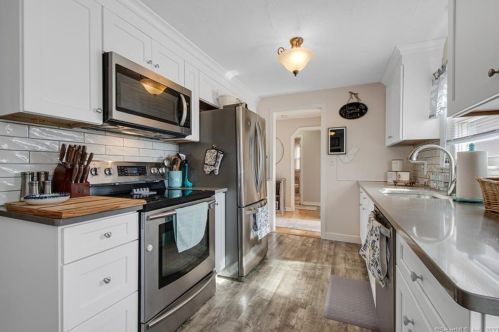 11 Peter Parley Row, Kensington CT  06037-3123 exterior