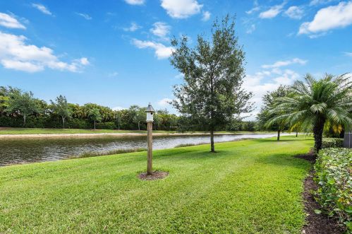 2878 Aviamar Cir, Naples FL  34114 exterior