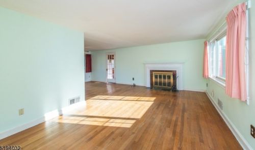 13 Potter Ct, Montclair NJ  07043-1514 exterior