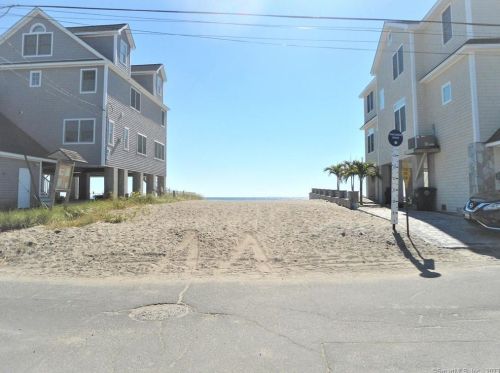 34 Milesfield Ave, Milford CT  06460-7338 exterior