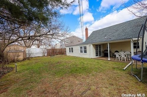 323 Herbert Pl, Bethpage NY  11714-4713 exterior