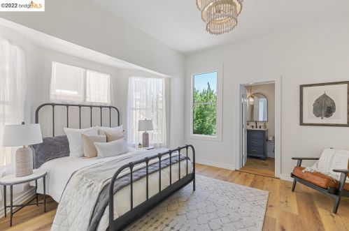 693 32 St, Oakland CA 94609-2932 exterior