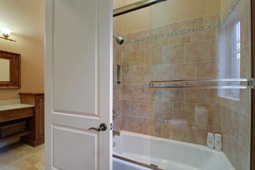 1410 Bristlecone Dr, Chenequa WI  53029-8653 exterior