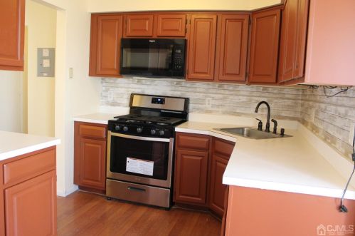 1701 Amanda Ct, Piscataway NJ  08854-6424 exterior