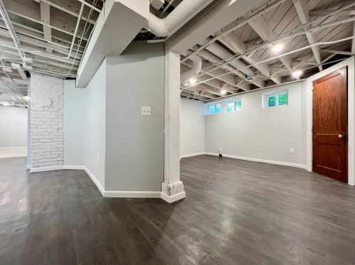 4532 Newhall St, Milwaukee WI 53211-1527 exterior