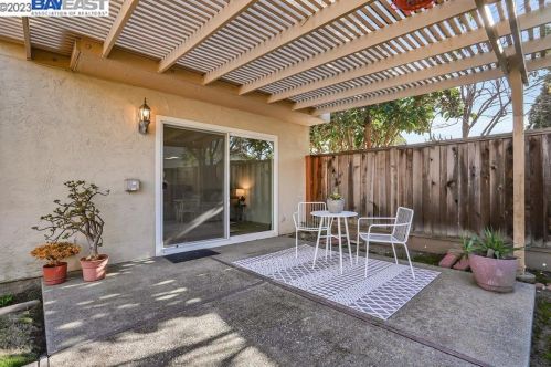 32824 Oakdale Ct, Union City CA  94587-5426 exterior