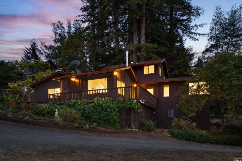 11850 Peaks Pike Rd, Sebastopol, CA 95472-9304
