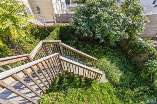 886 Broadway, Bayonne NJ  07002-3033 exterior