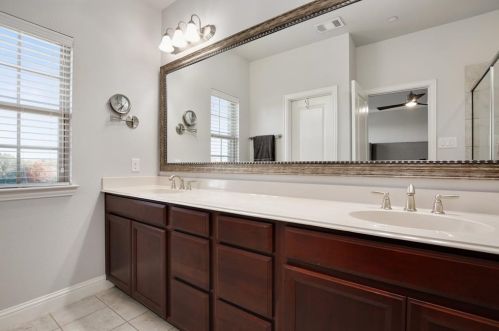 6411 Las Colinas Blvd, Irving TX 75039-5506 exterior