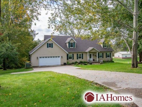 900 Vista Rd, Ely, IA 52227-9634