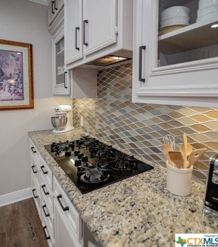 304 Windcrest Dr, Victoria TX  77904-3413 exterior